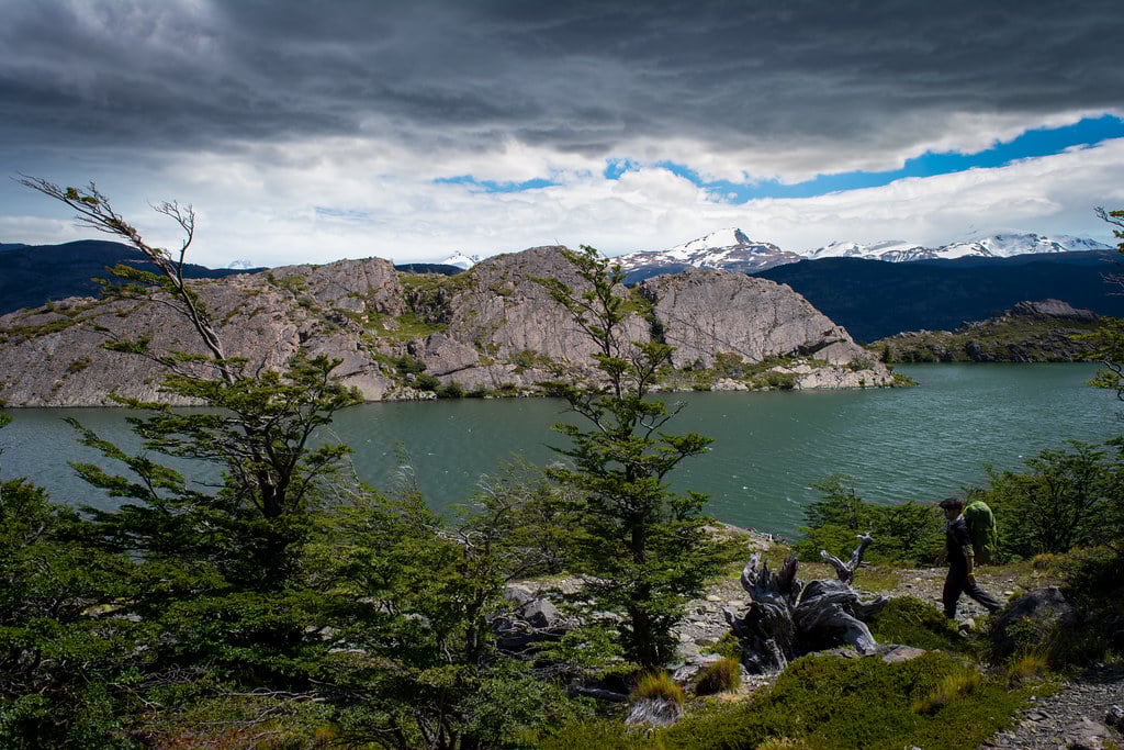 Hiking along Laguna Los Patos